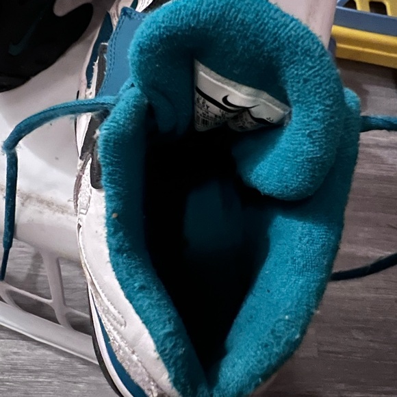 Nike air max speed turf Kids Turquoise and White Sneakers - Picture 4 of 4